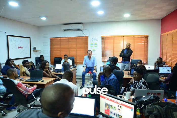 Kai Diekmann speaking in the Pulse newsroom