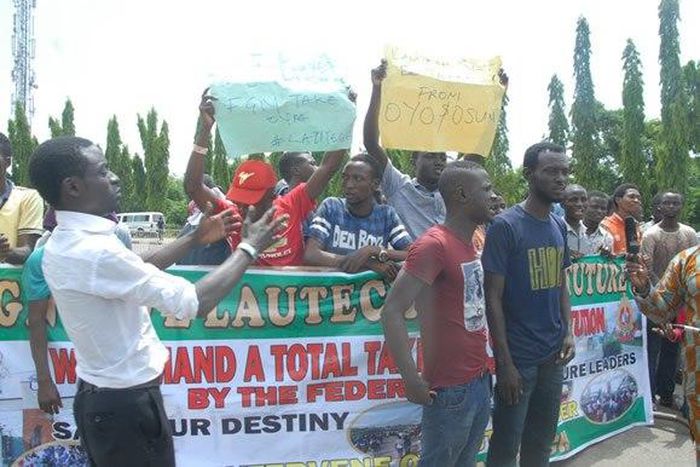 Protesting Students of LAUTECH who have been sitting at home since June 13, 2016.