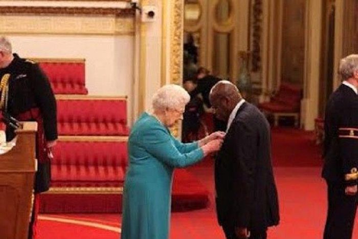Chukwuemeka Chikezie getting his MBE from Queen Elizabeth