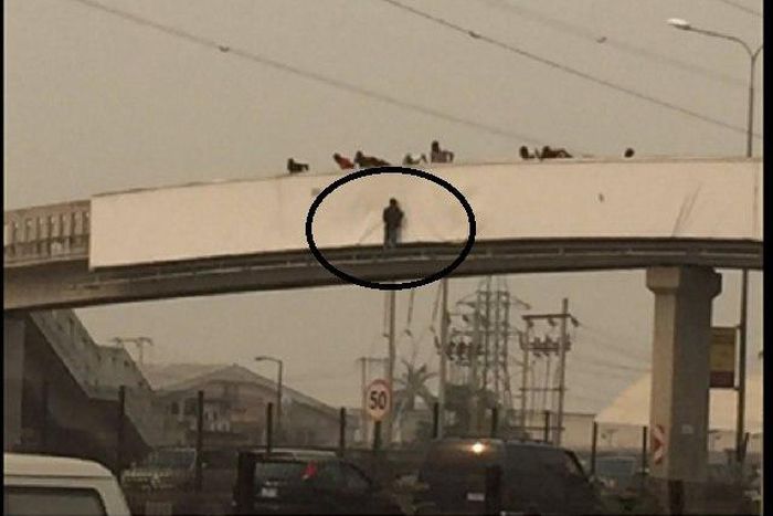 The suicidal hanging on the pedestrian bridge