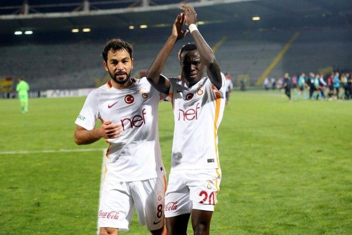 Galatasaray's Bruma (R) celebrates at the end of the Turkish Super Lig football match between Genclerbirligi and Galatasaray October 15, 2016