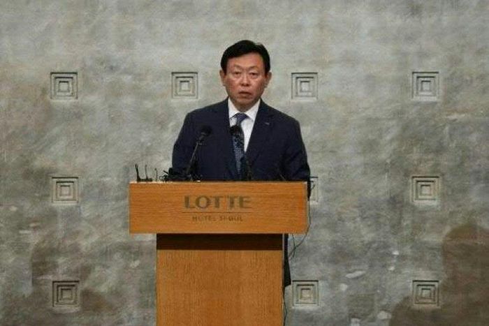 Lotte group chairman Shin Dong-Bin speaking during a press conference at the Lotte hotel in Seoul on August 11, 2015