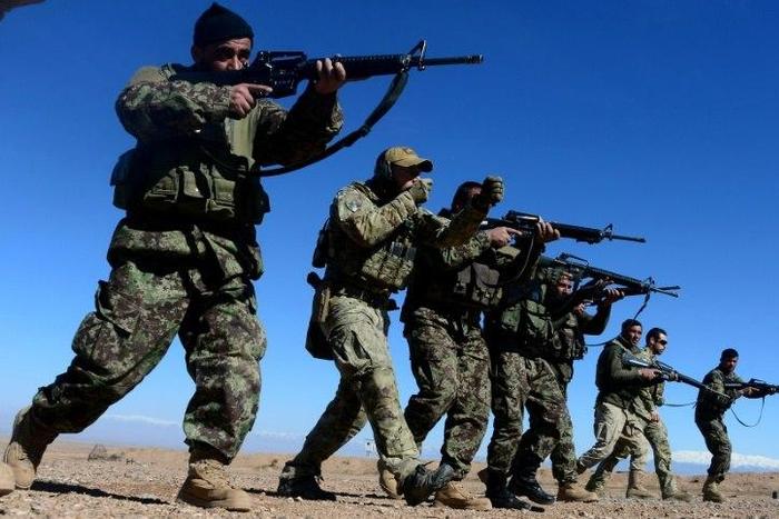 An Italian soldier from NATO's Resolute Support Mission (2L) trains Afghan National Army soldiers at the Kabul Military Training centre on the outskirts of Herat