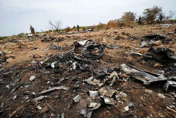 A French soldier looks at debris of the Air Algerie Flight AH 5017 in Mali's Gossi region, west of Gao on July 26, 2014