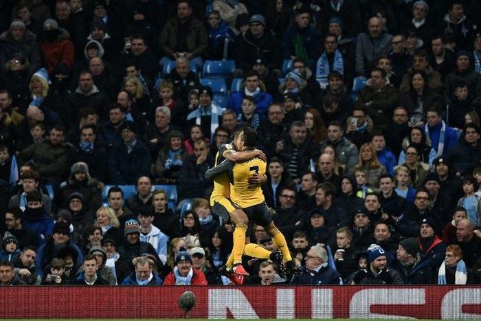 Arsenal's Theo Walcott (L) celebrates scoring with teammate Alexis Sanchez during their English Premier League football match against Manchester City