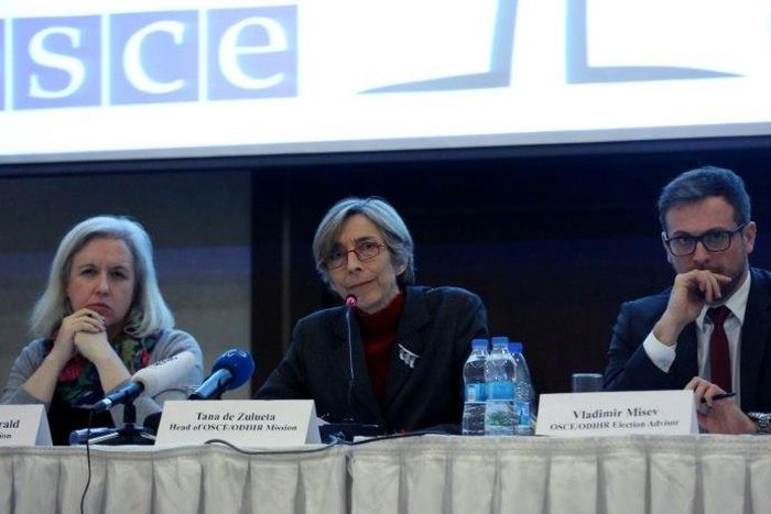 Tana de Zulueta (C), head of the OSCE's Office for Democratic Institutions and Human Rights speaks next to her deputy Meaghan Fitzgerald (L) and election advisor Vladimir Misev (R) March 17, 2017 to launch a limited observation mission in Turkey