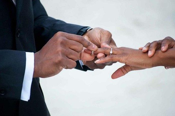 Exchange of wedding vows (Illustration)