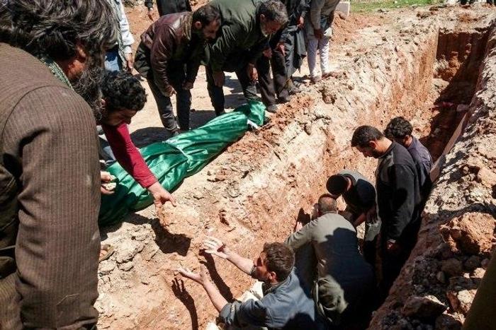 Syrians dig a grave to bury the bodies of victims of a a suspected chemical attack in Khan Sheikhun, a rebel-held town in Syria’s northwestern Idlib