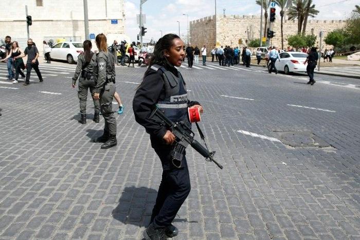 Israeli security forces gather at the site of a stabbing in Jerusalem on April 14, 2017
