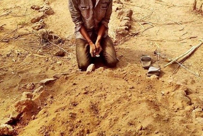 The tomb raider, Isiaka Isah