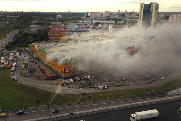 Smoke engulfed the Rio shopping mall in Moscow during a fire that sent 14 people to hospital