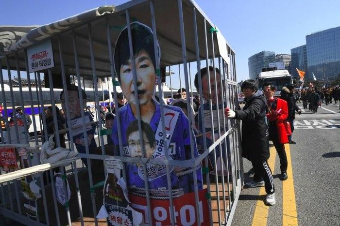 Anti-government activists celebrate in Seoul on march 10, 2017 as South Korean President Park Geun-Hye is fired by the country's top court