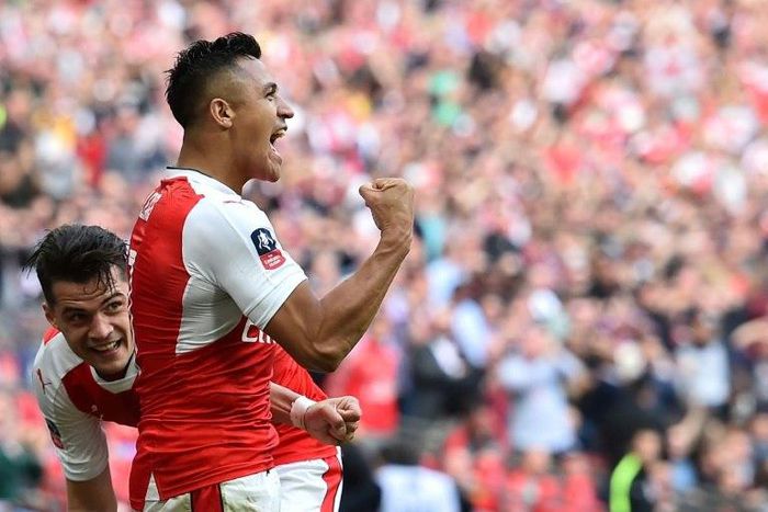Arsenal's striker Alexis Sanchez (R) celebrates scoring against Manchester City at Wembley stadium in London on April 23, 2017