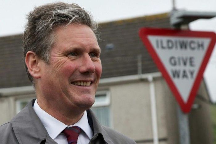 Labour's Brexit spokesman Keir Starmer says his party wants a transitional deal letting Britain stay in the EU customs union after Brexit