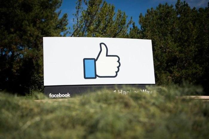 The court said that by hitting the "like" button on Facebook, the man had endorsed defamatory comments
