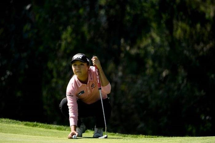 Lydia Ko of New Zealand lines up putt on the first hole during the first round of the KIA Classic, at the Park Hyatt Aviara Resort in Carlsbad, California, on March 23, 2017