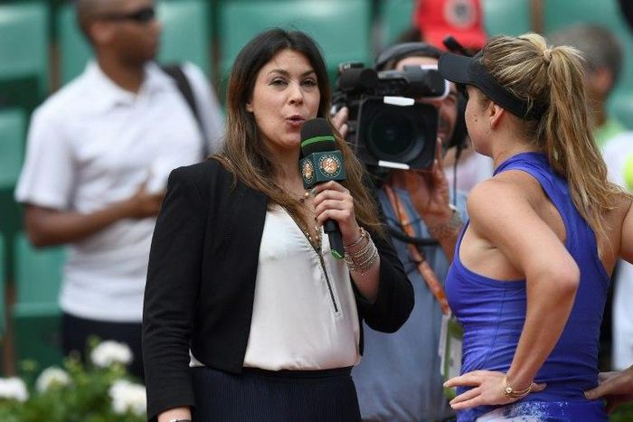Marion Bartoli (L) interviews Ukraine's Elina Svitolina after her victory against Kazakhstan's Yaroslava Shvedova during the French Open at Roland Garros in Paris on May 30, 2017