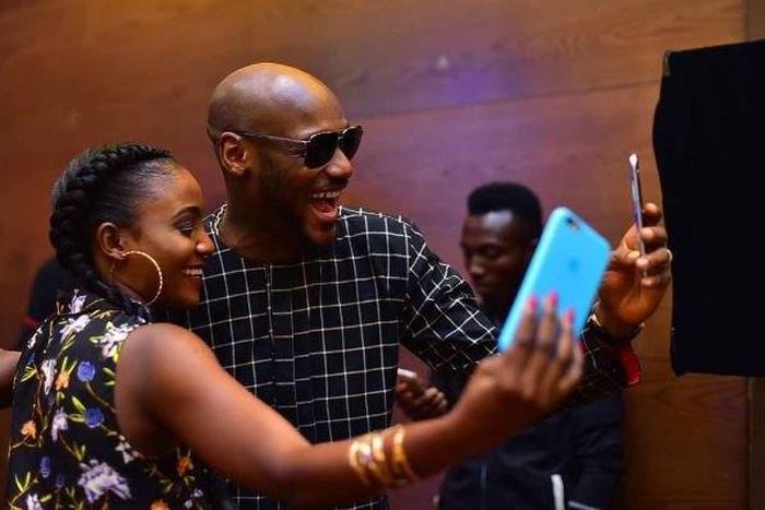 Simi and 2face trying to take a selfie