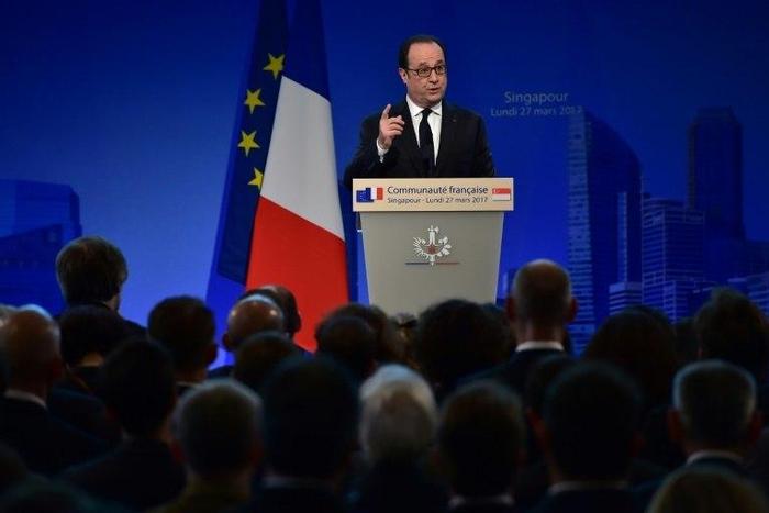 French President Francois Hollande, addressing members of the French community in Singapore on Monday, said that 'populism, nationalism and extremism cannot prevail'