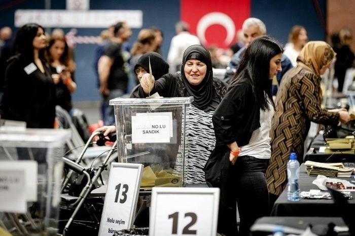 Netherlands-based Turkish voters cast referendum ballots on whether to create an executive presidency