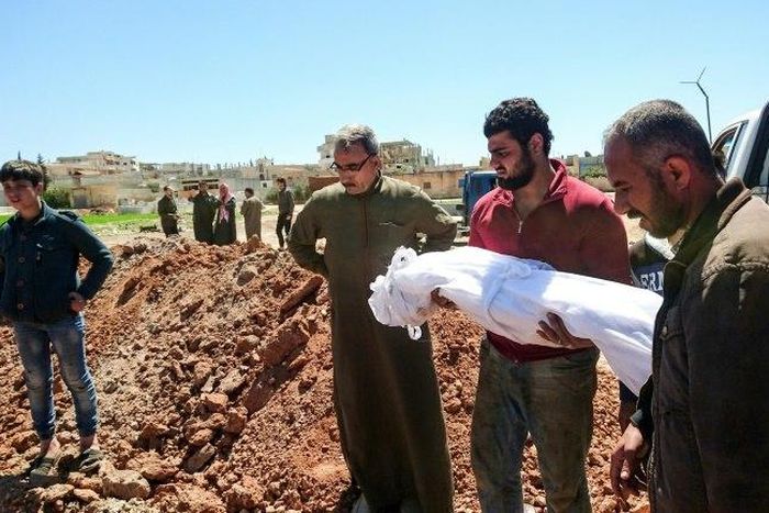 Syrians bury the bodies of victims of a a suspected chemical attack in Khan Sheikhun, a rebel-held town in Syria’s northwestern Idlib province, on April 5, 2017