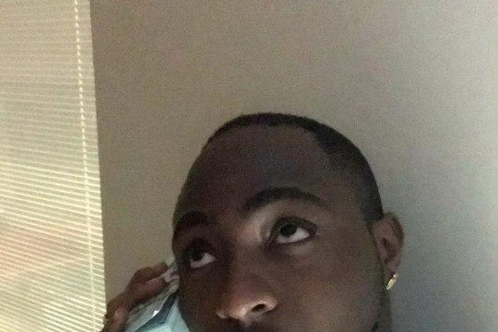 Davido flaunting wads of cash