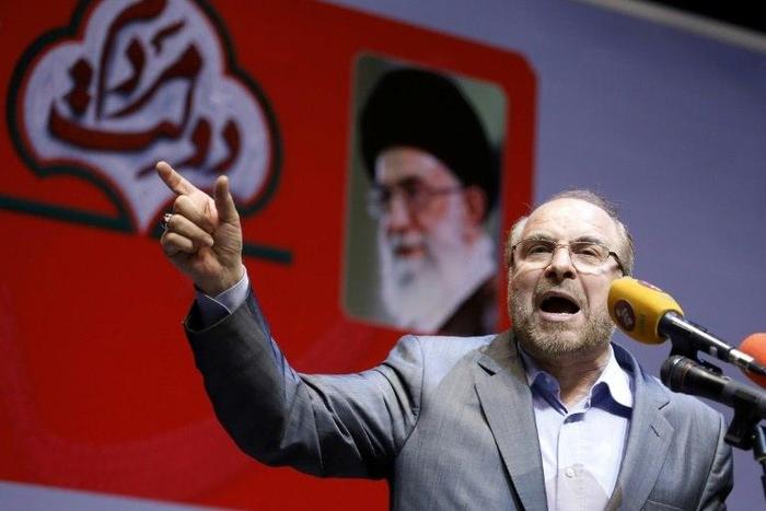 Tehran mayor Mohammad Bagher Ghalibaf has pulled out of the presidential race and urged his supporters to back hardline cleric and jurist Ebrahim Raisi