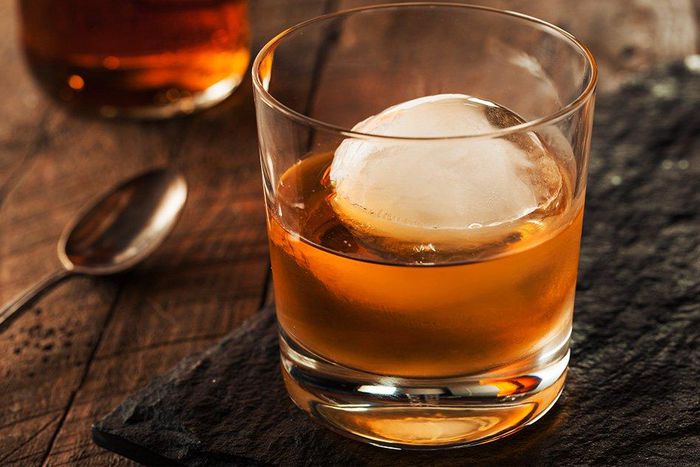 molecular reason to drink whiskey on the rocks