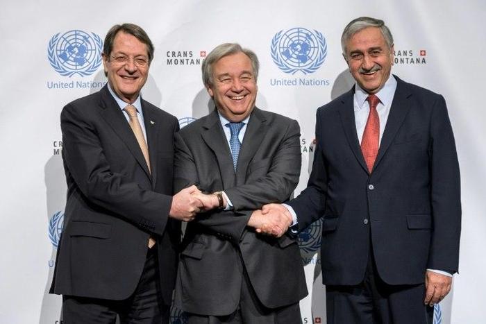 UN chief Antonio Guterres, seen here between Greek Cypriot President Nicos Anastasiades (L) and Turkish Cypriot Leader Mustafa Akinci (R), is heading to Switzerland to press them to reach a historic agreement on reunifying Cyprus.
