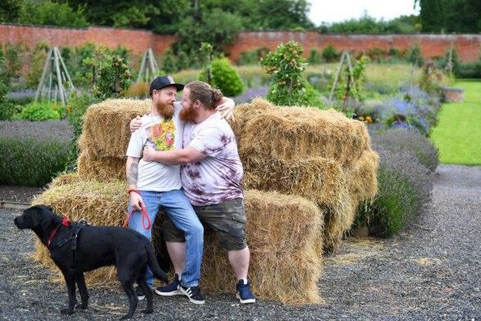 Groom and best man take pre-wedding picture