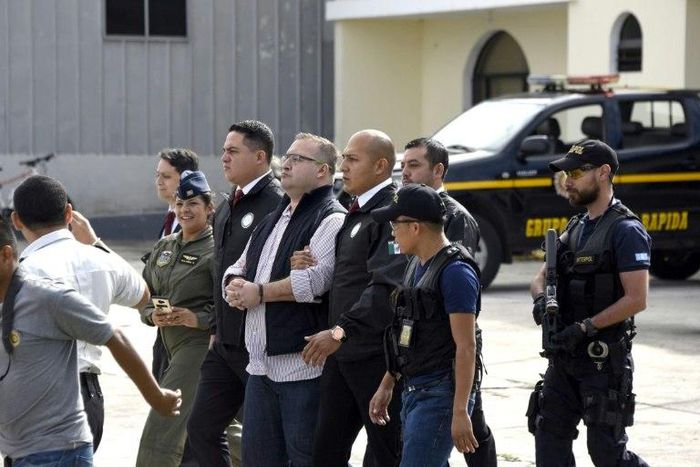 Guatemalan police put former Mexican governor Javier Duarte (C), on a plane to Mexico to face racketeering and money-laundering charges