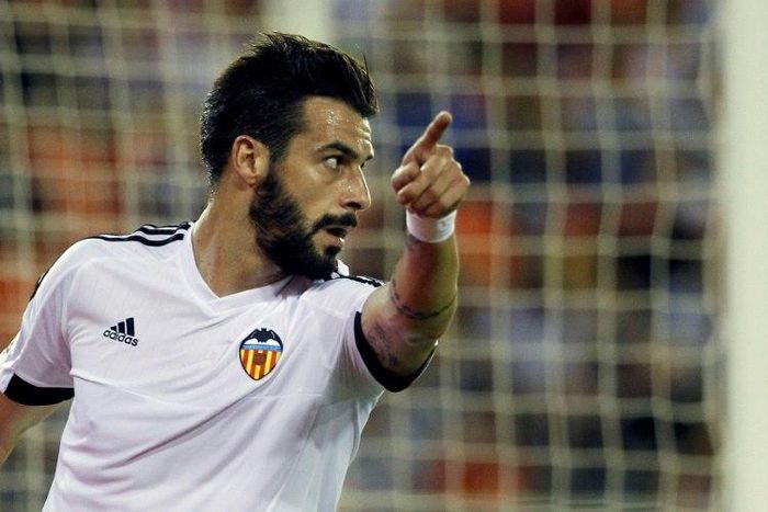 Spanish international striker Alvaro Negredo has signed with Istanbul club Besiktas for three years after a disappointing season with English team Middlesbrough