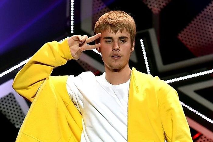 Justin Bieber, performing onstage at the December 2016 Jingle Ball in Los Angeles, told fans Thursday he had made "mistakes" but intended to learn from them, weeks after cancelling his world tour