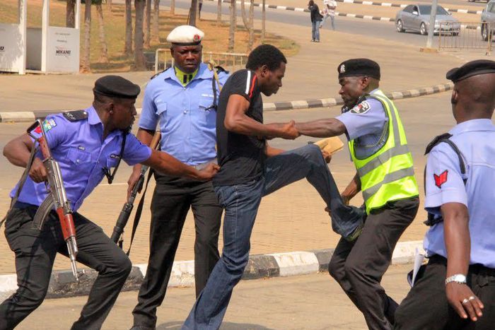 Police and Shiites clash at National Assembly