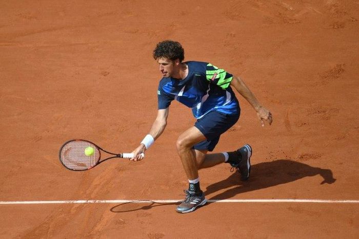 Netherlands' Robin Haase returns the ball to Spain's Rafael Nadal during their tennis match at the Roland Garros 2017 French Open on May 31, 2017 in Paris.