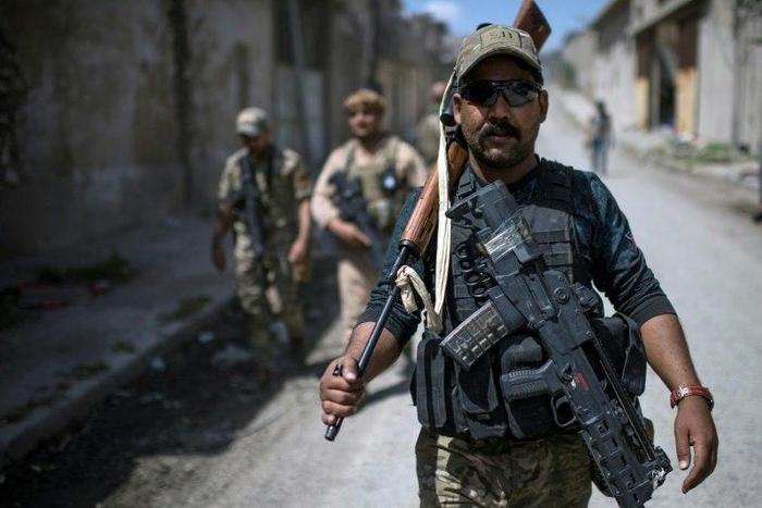 A member of Iraq's elite Rapid Response Division walks down a street during their advance in western Mosul on April 19, 2017