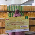 Mohammed Salamatu Jiwa with her prize