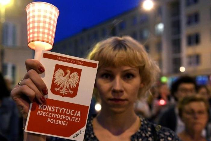 Protesters demonstrate in front of the Polish Supreme Court in Warsaw on July 23, 2017