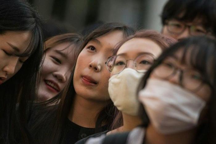 Young people played a key role in removing President Park Geun-Hye from office, and a survey by Gallup Korea shows an astonishing 93 percent say they will "definitely vote" in Tuesday's poll to replace her