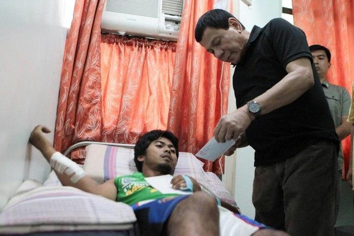 Philippine's President Rodrigo Duterte visits a wounded police officer at the Kidapawan Medical Specialists Centre, in Kidapawan City, on the southern island of Mindanao, on February 3, 2017