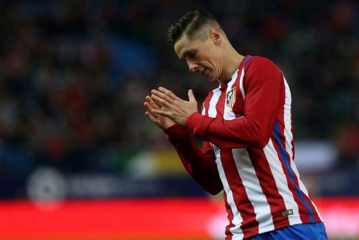 Atletico Madrid's forward Fernando Torres gestures during the Spanish league football match against Club Deportivo February 4, 2017