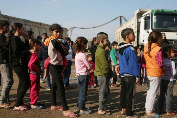 According to a draft executive order published in US media, the Pentagon will be ordered to draw up a plan to set up "safe zones" in or near Syria for refugees