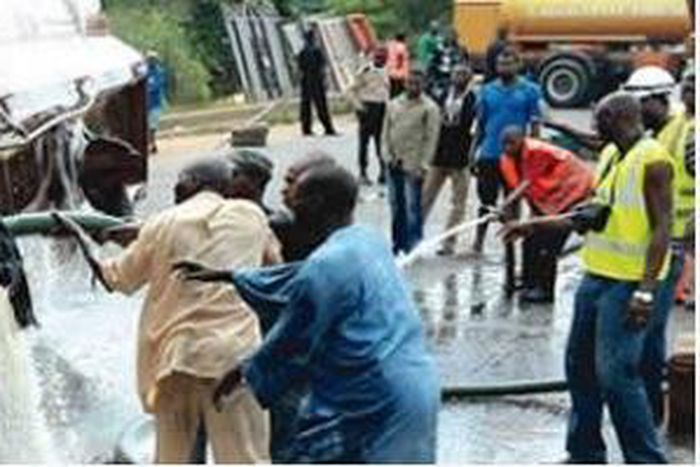 Tanker falls in Akure