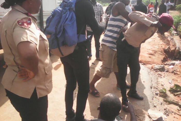 Crowd beats up FRSC officials for allegedly demanding bribe