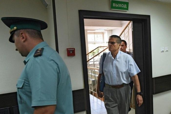 Former Russian economy minister Alexei Ulyukayev, accused of taking a 2-million dollars bribe, insisted he was innocent in comments to reporters as he arrived at a Moscow district court