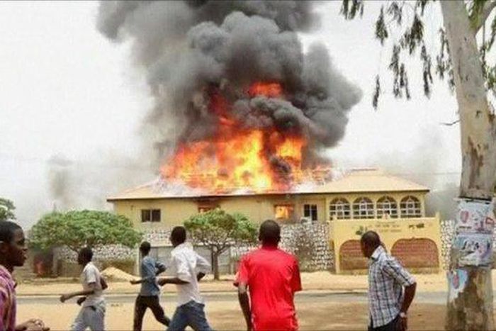 ___5040307___https:______static.pulse.com.gh___webservice___escenic___binary___5040307___2016___5___16___17___Fire-Outbreak-Lagos