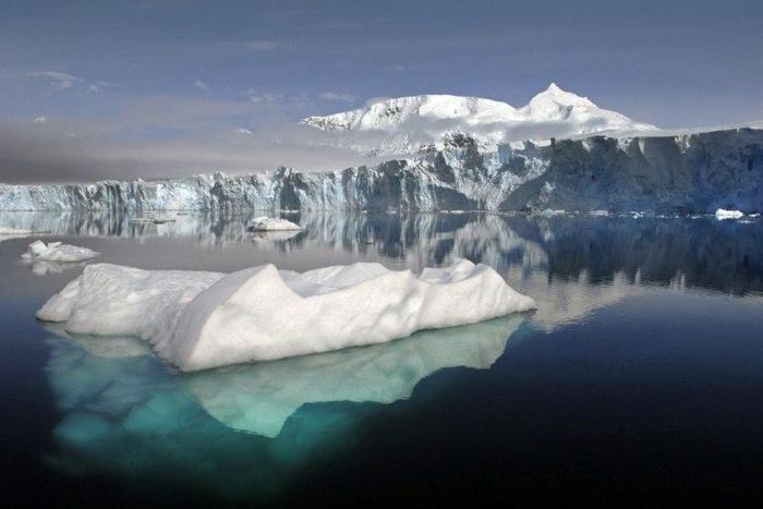Antarctica's ice sheet contains 90 percent of the world's fresh water