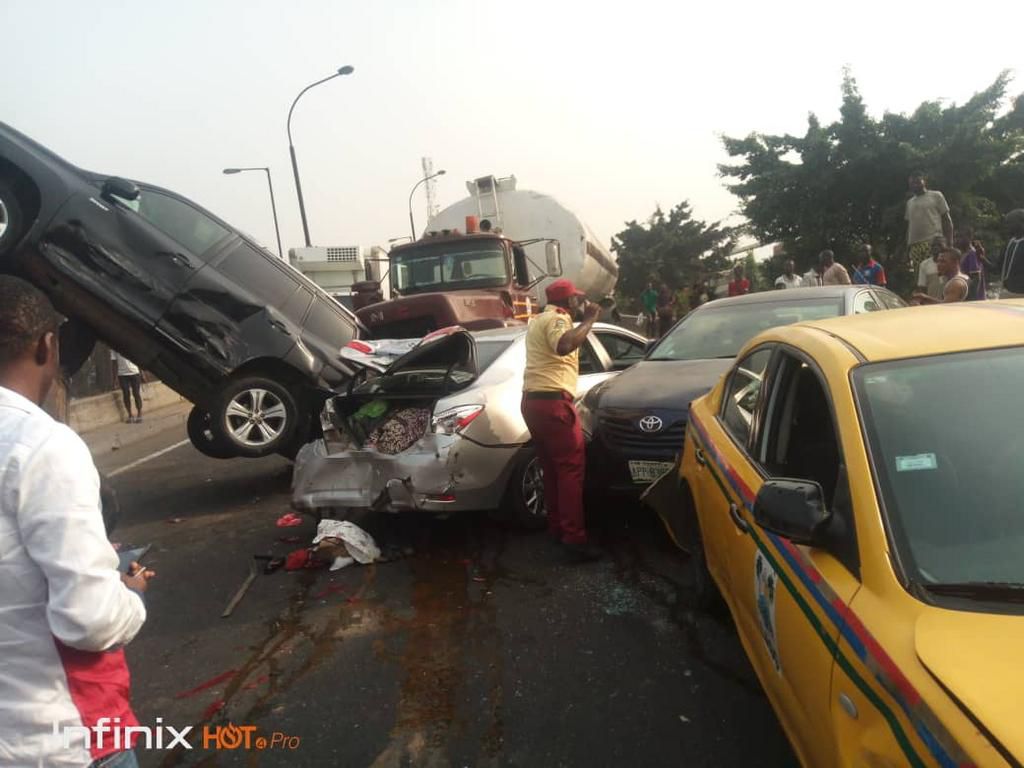 Tanker loaded with fuel crashes into 5 vehicles at Gbagada (LASTMA)