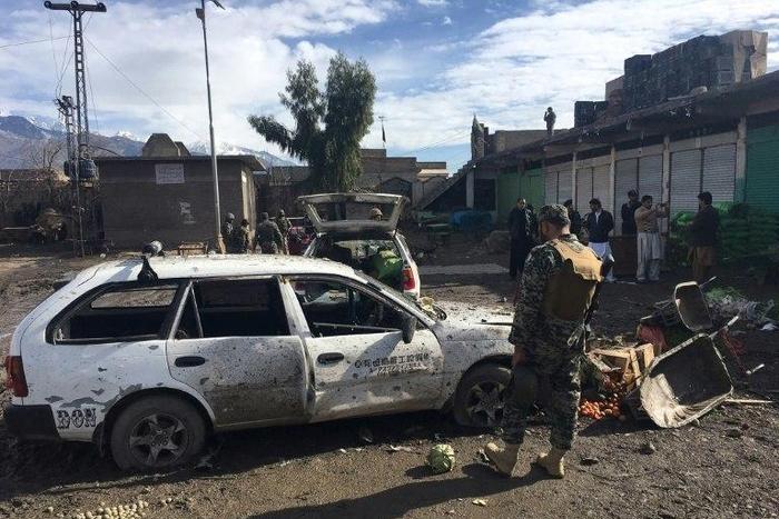 Pakistani security officals inspect the site of a bomb explosion at a vegetable market in Parachinar city, the capital of the northwestern Kurram tribal district on the Afghan border, on January 21, 2017 At least 20 people were killed and 40 wounded wh...