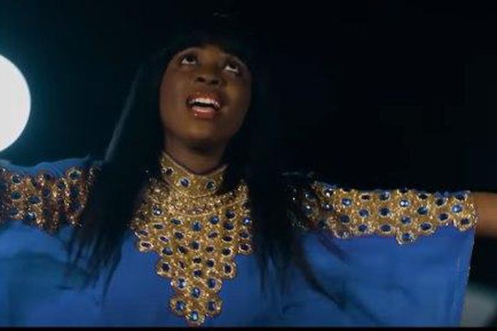 'I will rise' video by Ewa Cole